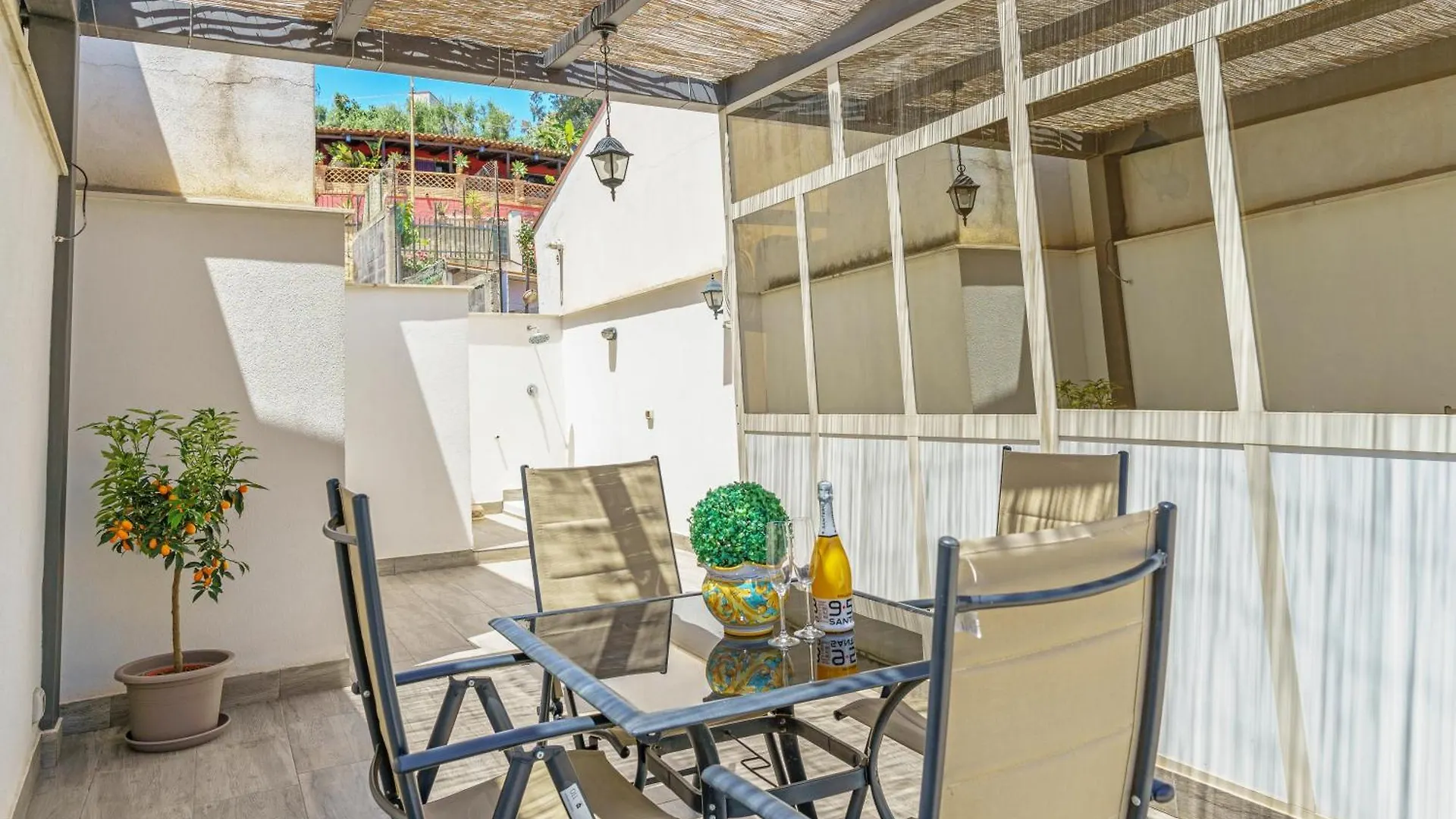 Terrace Under Taormina Just A Few Minutes Walk To The Free Beach And Downtown! Giardini Naxos Διαμέρισμα